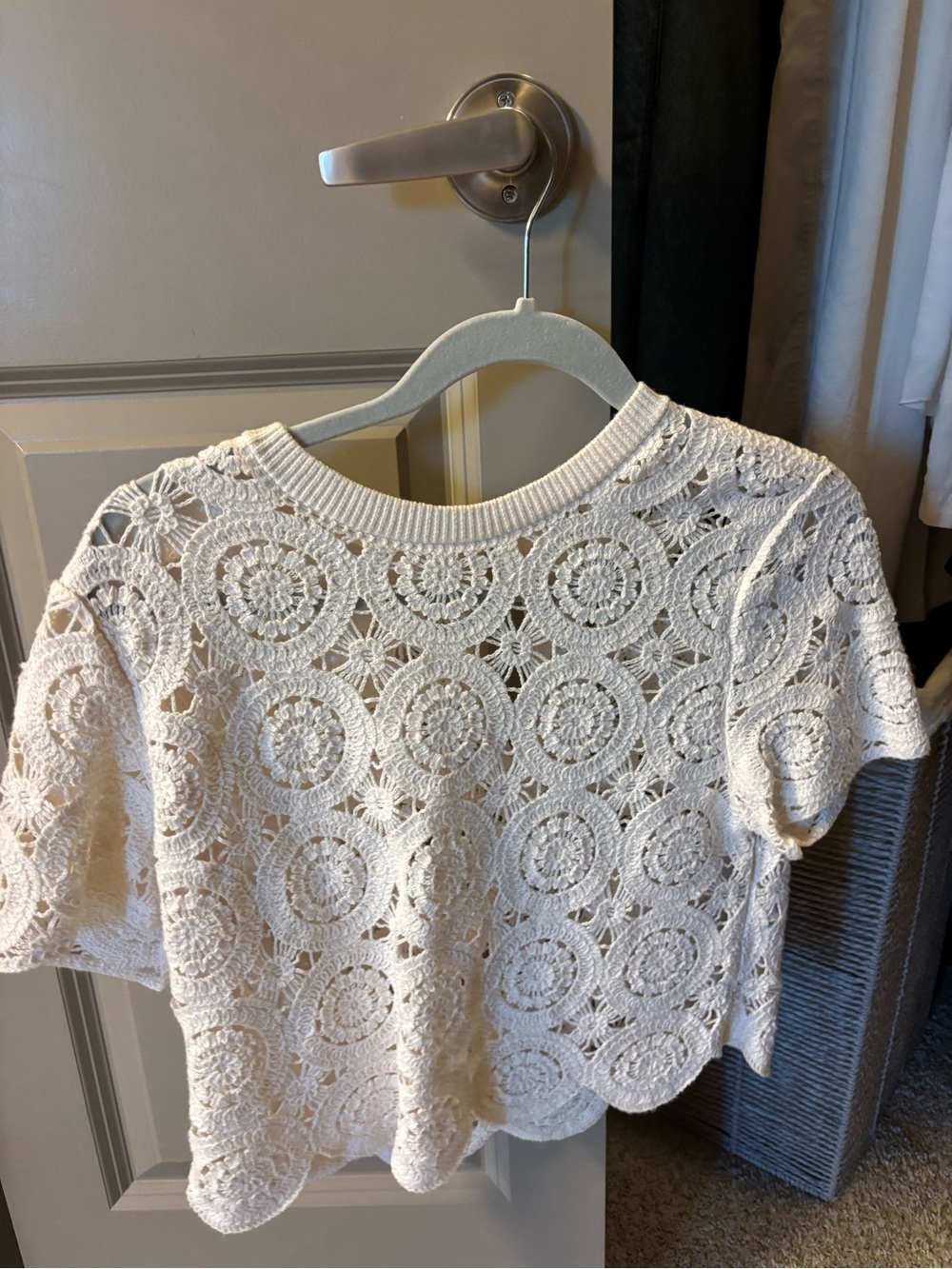 Abercrombie & Fitch White Crochet Short Sleeve Crop Top